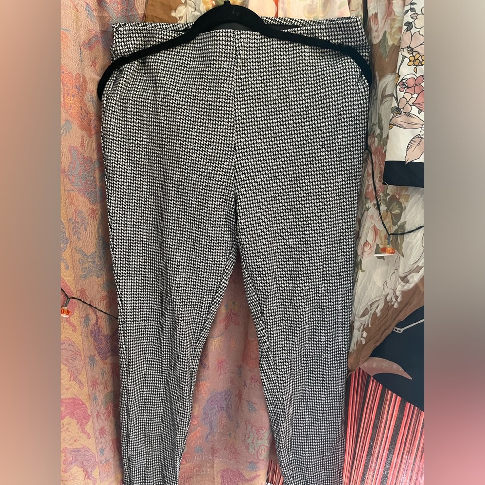 Hound tooth print pants